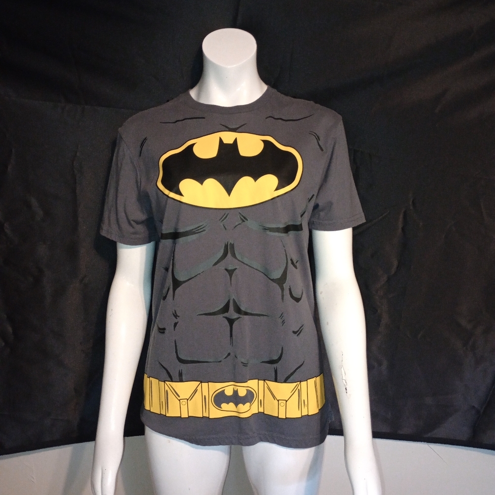 Batman Shirt perfect for Halloween size medium